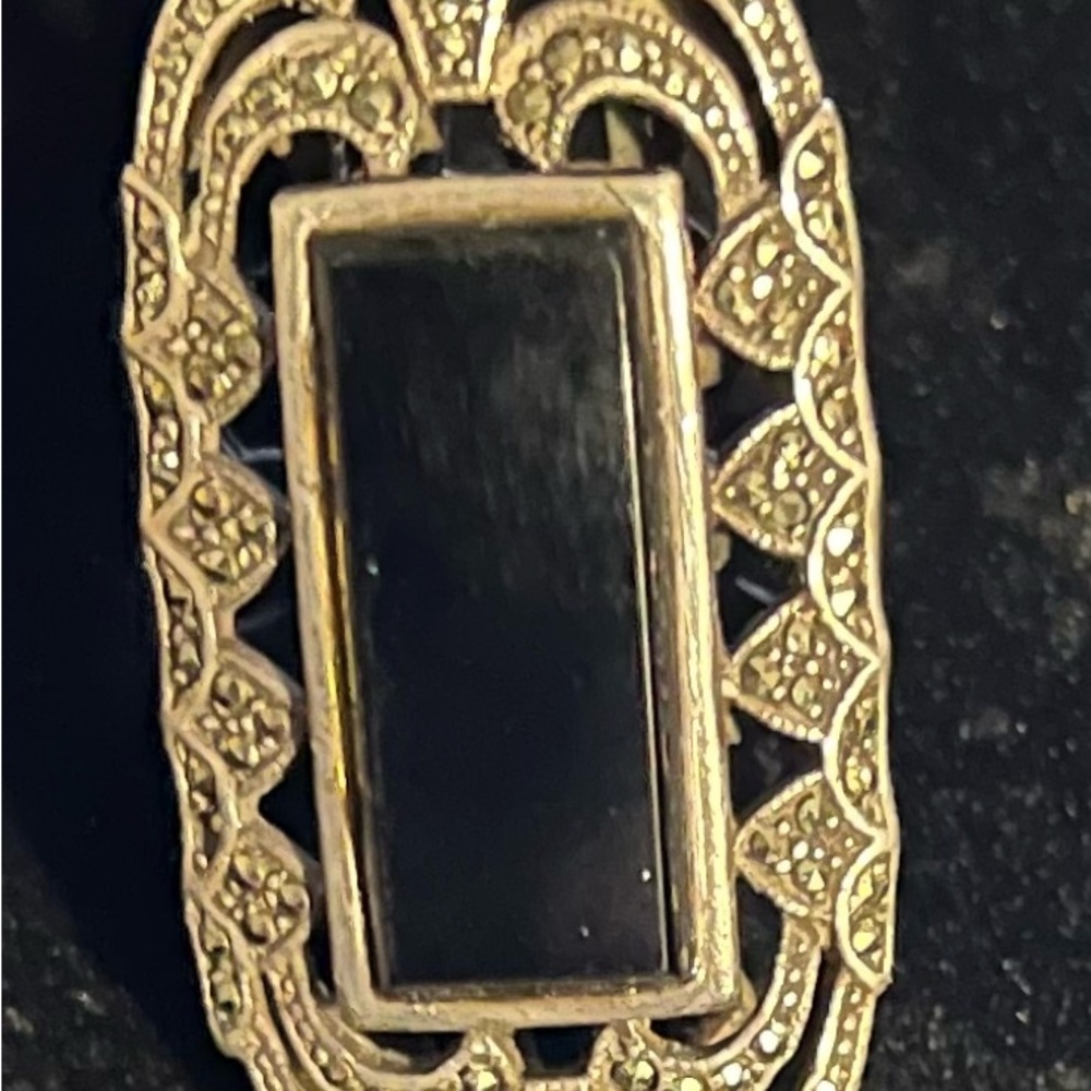 Elegant Black and Gold Women's Ring